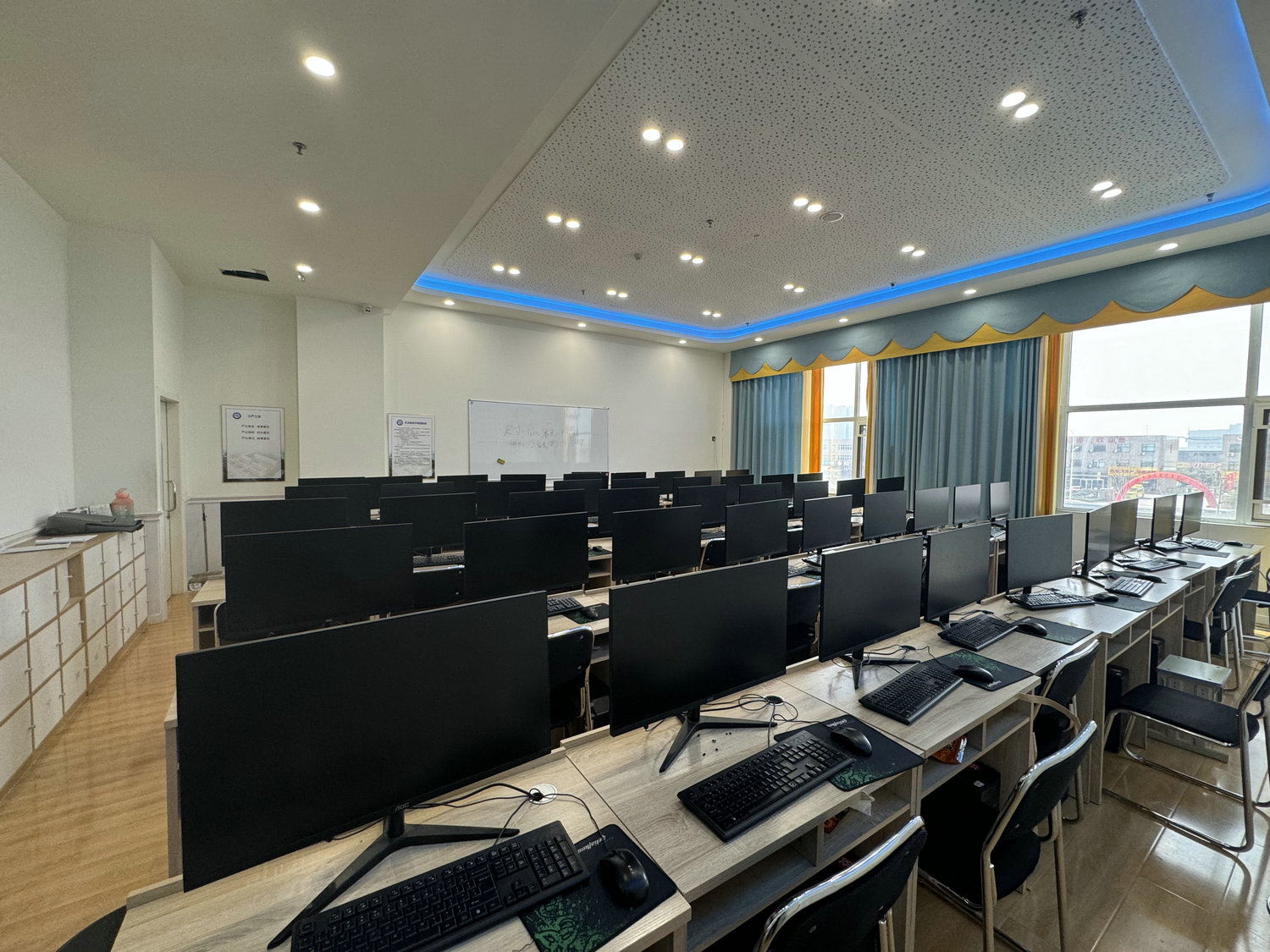 计算机机房