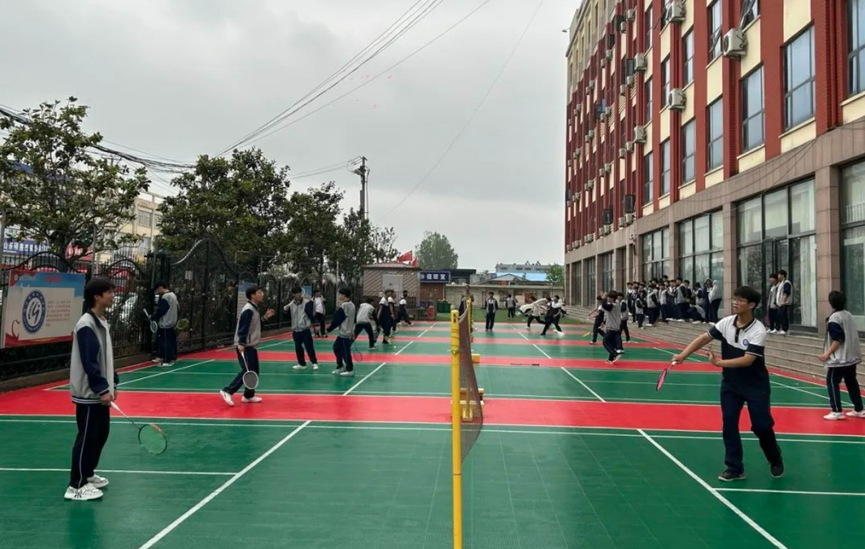 羽动青春，“英”姿飒爽：临沂城市科技学校高二羽毛球初赛燃爆赛场
