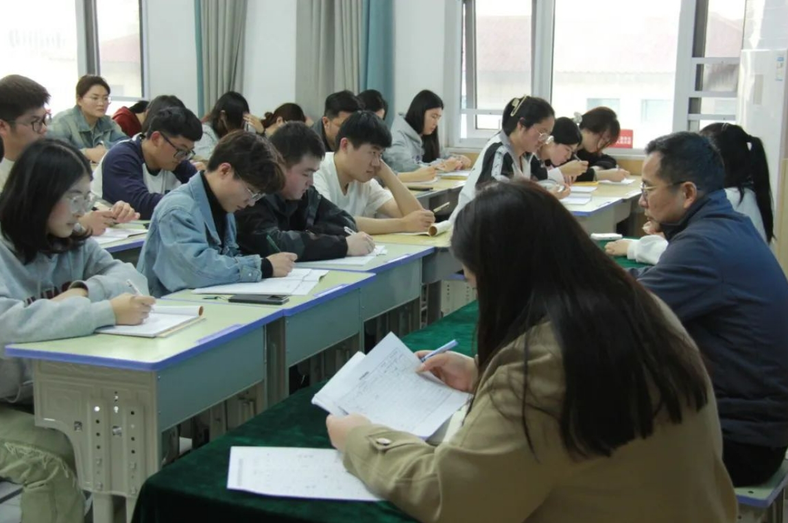 打开视野格局，打造诺亚方舟 ——临沂城市科技学校开展立足标准与狠抓规范的培训